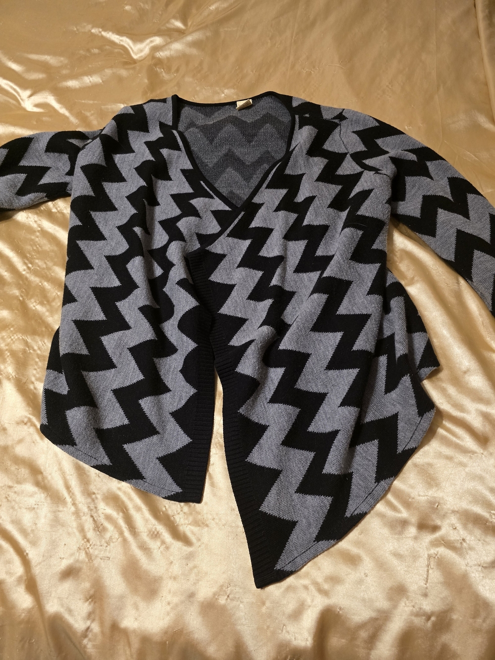 Faded Glory Black and Gray Zigzag Open-Front Cardigan